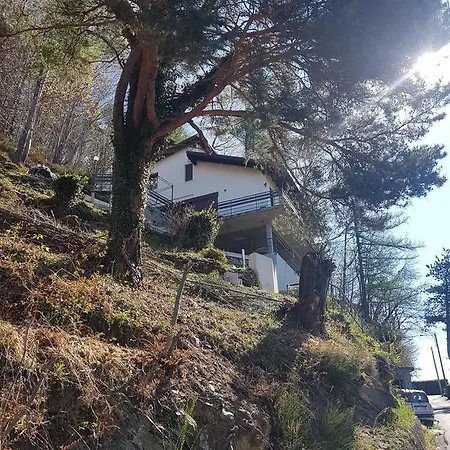 Lake House By The Alps